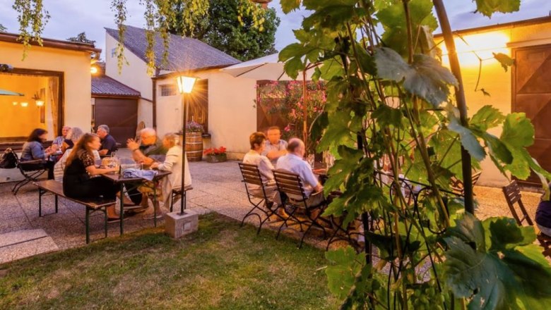 Weinbau Schwabl "Himmelthau", © Weinbau Schwabl "Himmelthau" Weinbau Schwabl "Himmelthau", © Weinbau Schwabl "Himmelthau"