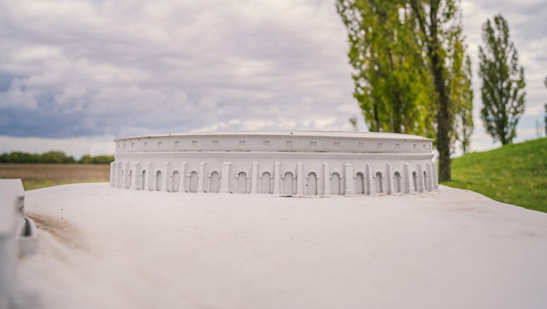 Modell des Amphitheaters in der Zivilstadt, © RSV Modell des Amphitheaters in der Zivilstadt, © RSV