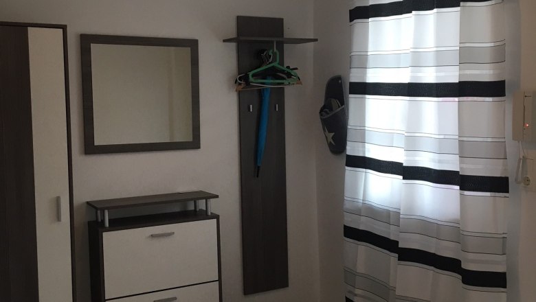 Ferienwohnung Brandstetter Kathi, Frauenhofen, © Brandstatter-Mszyca Kathi Garderobe Eingangsbereich