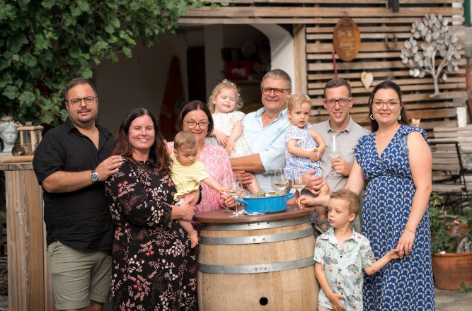 Holzheu Heuriger 3 neu, © Anastasia Kudryasheva Familie Heigl