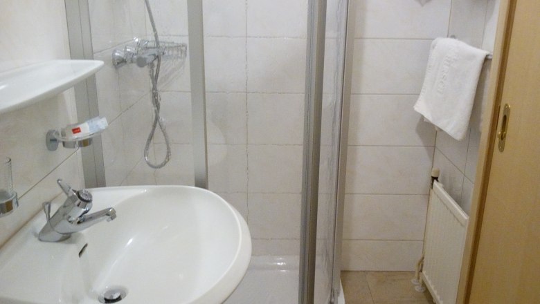 Badezimmer, © Hotel zum Goldenen Hirschen Badezimmer, © Hotel zum Goldenen Hirschen