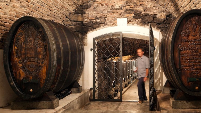 weinkeller_c-urbanushof-_-leonhard-hilzensauer_preview, © Leonhard Hilzensauer weinkeller_c-urbanushof-_-leonhard-hilzensauer_preview, © Leonhard Hilzensauer