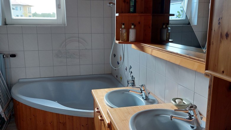 Bad mit Dusche Wohnung klein, © C Appartement Wistrcil Stellfeld, Martina Stellfeld Bad mit Dusche Wohnung klein, © C Appartement Wistrcil Stellfeld, Martina Stellfeld