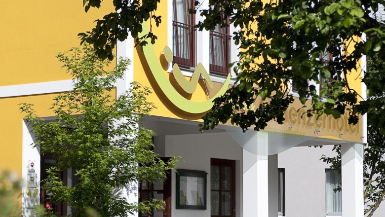 Faulenzerhotel Schweighofer, © 2006 Karl Schweighofer jr. www.kpix.at Faulenzerhotel Schweighofer, © 2006 Karl Schweighofer jr. www.kpix.at