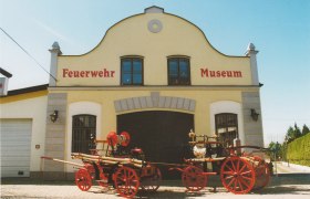 Feuerwehrmuseum St. Leonhard am Forst, © Gerhard Gruber Historische Feuerwehrwagen vor dem Feuerwehrmuseum St. Leonhard am Forst.