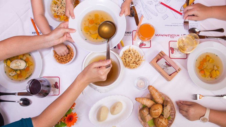 Familienessen beim Holzinger, © Martin Schotte Familienessen beim Holzinger, © Martin Schotte