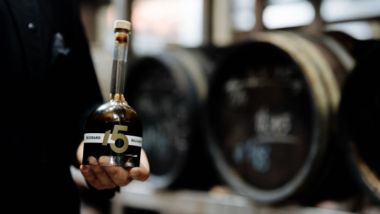 1 Liter Balsamico sind 100 Liter Traubensaft und viel Zeit, © Niederösterreich Werbung/Mara Hohla Produktfoto Aceto Balsamico 15 Jahre gereift