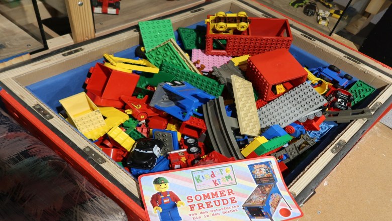 eitle-kinderkram-pressefoto-2024-copyright-alles-eitle-by-daniel-schmatz, © alles Eitle by Daniel Schmatz eitle-kinderkram-pressefoto-2024-copyright-alles-eitle-by-daniel-schmatz, © alles Eitle by Daniel Schmatz