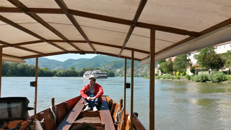 Zillenfahrt auf der Donau genießen, © Donau NÖ Tourismus Zillenfahrt auf der Donau genießen, © Donau NÖ Tourismus