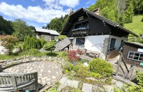 Garten mit Steinelementen, Beeten und Sitzplatz, © Haus Anton Garten mit Steinelementen, Beeten und Sitzplatz, © Haus Anton