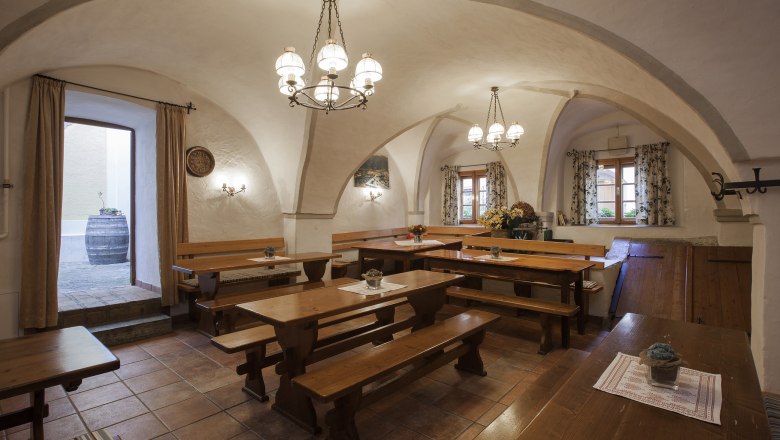 Heurigenlokal innen im Weingut Kronberger Karl, © Monika Loeff Heurigenlokal innen im Weingut Kronberger Karl, © Monika Loeff