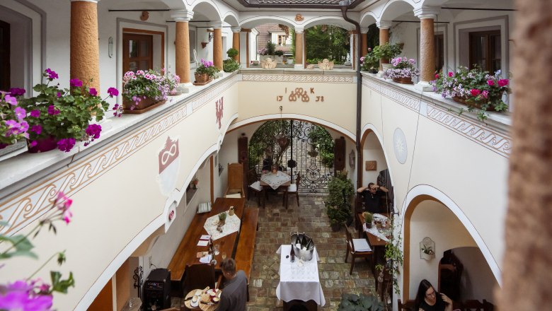 Innenansicht Renaissancehof, © Robert Herbst / Point of View GmbH Innenansicht Renaissancehof, © Robert Herbst / Point of View GmbH