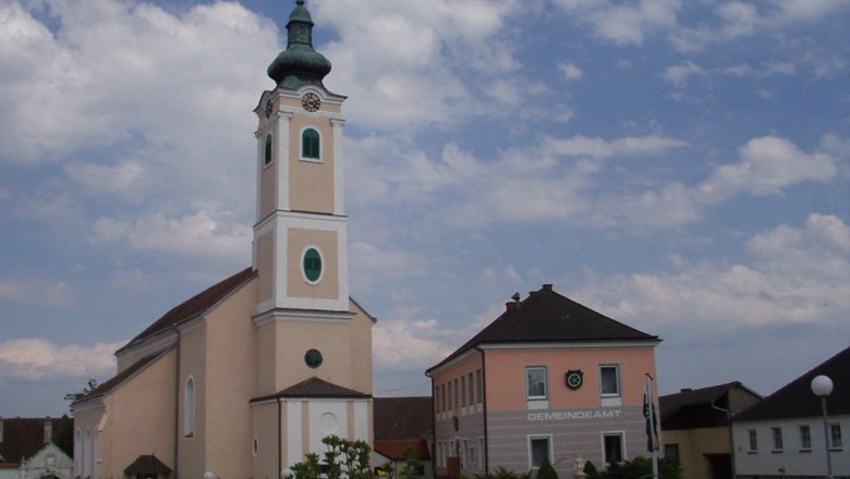 Gemeinde Eisgarn, © Gemeinde Eisgarn Kirche und Gemeindeamt in Eisgarn, Österreich.