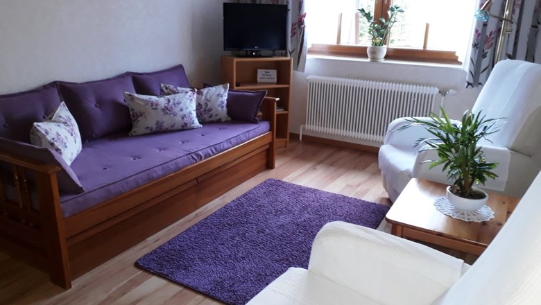 Wohnzimmer in der Ferienwohnung Lindenhofer, © Familie Lindenhofer Wohnzimmer in der Ferienwohnung Lindenhofer, © Familie Lindenhofer
