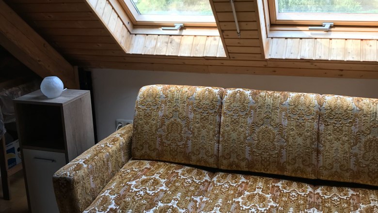 Dachgeschoss - Sofa, © Christoph Gabrisch Dachgeschoss - Sofa, © Christoph Gabrisch