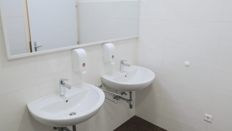 Badezimmer Gaeste Zimmer, © GasthausSchmidtmayer Badezimmer Gaeste Zimmer, © GasthausSchmidtmayer