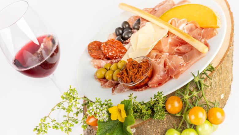 Speisenbeispiel beim Heurigen Höllmüller in Joching, © Familie Höllmüller Speisenbeispiel beim Heurigen Höllmüller in Joching, © Familie Höllmüller