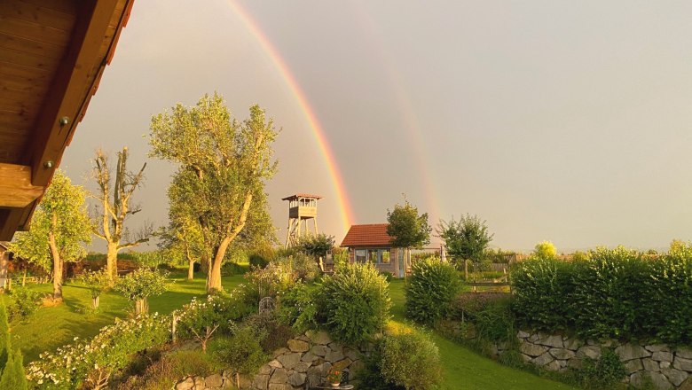 gestehof-hochetlinger_garten-mit-regenbogen, © Familie Hochetlinger gestehof-hochetlinger_garten-mit-regenbogen, © Familie Hochetlinger