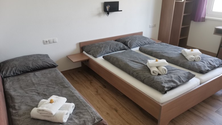 Dreibettzimmer, © Ferienwohnung Florine Dreibettzimmer, © Ferienwohnung Florine