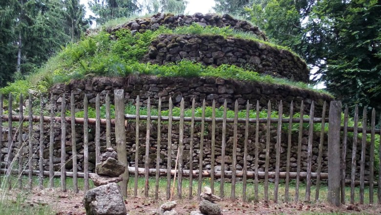 Steinpyramide ca. 3 km entfernt, © ferienwohnung wiesmüller Steinpyramide ca. 3 km entfernt, © ferienwohnung wiesmüller