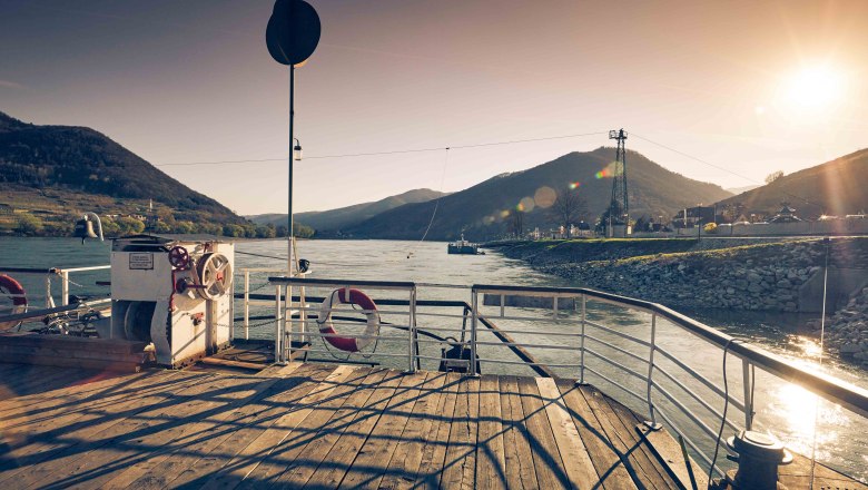 Rollfähre Spitz-Arnsdorf auf der Donau, © NÖW_Andreas Hofer Rollfähre Spitz-Arnsdorf auf der Donau, © NÖW_Andreas Hofer