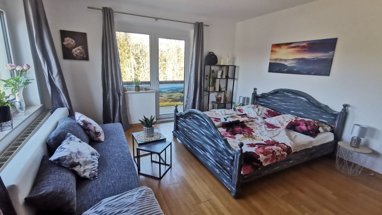 Rosenapartment - Wohn-Schlafbereich, © © HomeW4, Sonja Wiesinger Rosenapartment - Wohn-Schlafbereich, © © HomeW4, Sonja Wiesinger