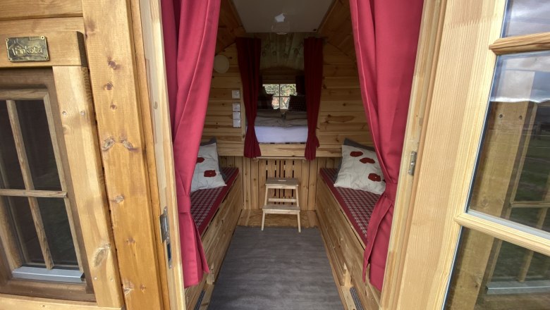 Fass innen mit Bänken, © Andreas Artner Fass innen mit Bänken, © Andreas Artner