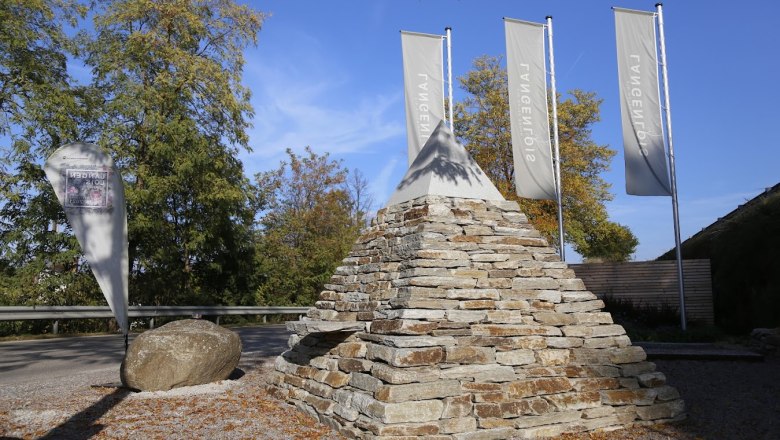 Natursteinpyramiden, © Freunde der Gartenbauschule Langenlois Natursteinpyramiden, © Freunde der Gartenbauschule Langenlois