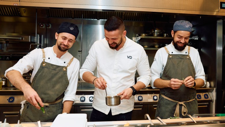 Wolfgang Puck Kitchen + Bar, © Flughafen Wien Wolfgang Puck Kitchen + Bar, Küchenteam