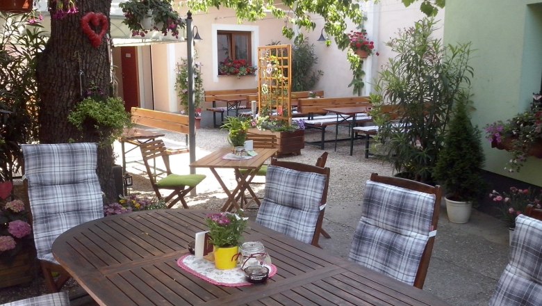 gemütlicher Gastgarten, © Weinbau Fuchs gemütlicher Gastgarten, © Weinbau Fuchs