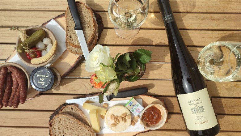Jause beim Heurigen Haferkast'n im Schloss Luberegg, © Franz Gleiß Jause beim Heurigen Haferkast'n im Schloss Luberegg, © Franz Gleiß