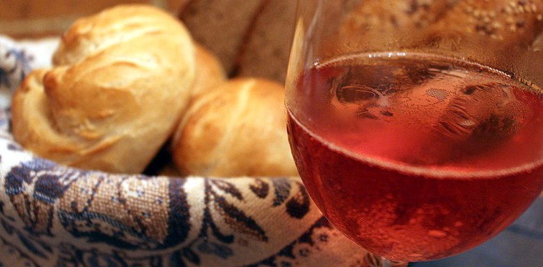 Wein und Wachauer Laberl beim Weingut Gruber, © Weingut Gruber Wein und Wachauer Laberl beim Weingut Gruber, © Weingut Gruber