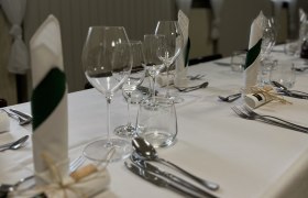 Stixer Hof, Stixneusiedl, © Stixer Hof Stixer Hof, Stixneusiedl, gedeckter Tisch