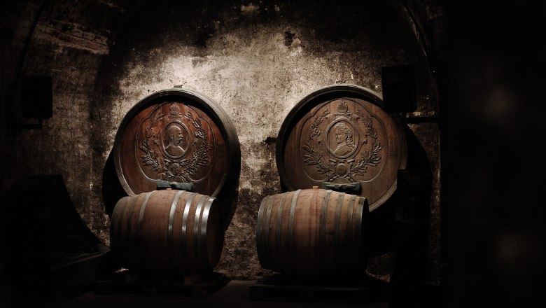 Historische Weinfässer "Sisi & Franz", © Niederösterreich Werbung/Mara Hohla Historische Weinfässer "Sisi & Franz"