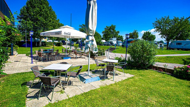 Terrasse ÖAMTC Donau Camping Krems, © ÖAMTC Zweigverein Krems Terrasse ÖAMTC Donau Camping Krems, © ÖAMTC Zweigverein Krems