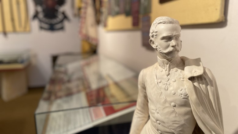 Heimatmuseum Persenbeug-Gottsdorf, © Marktgemeinde Persenbeug-Gottsdorf Statue eines Mannes in Uniform im Heimatmuseum Persenbeug-Gottsdorf.