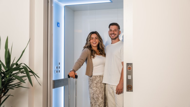 WinzerhofLackinger-Lift, © Clemens Tiefenböck Zwei Personen im Lift