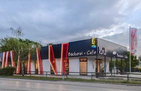 Fachgeschäft mit Café in Wiener Neustadt, © Koll GmbH Fachgeschäft mit Café in Wiener Neustadt, © Koll GmbH