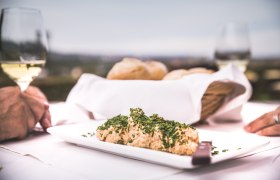 Feine Aufstriche beim Heurigen genießen, © Daniela Matejschek Feine Aufstriche beim Heurigen genießen, © Daniela Matejschek