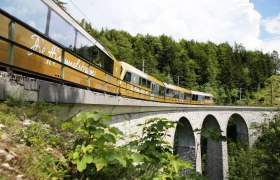 Mariazellerbahn "Die Himmelstreppe", © weinfranz.at Die Himmelstreppe überquert eine Brücke inmitten grüner Natur.