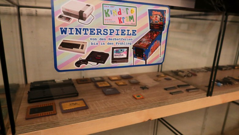 eitle-kinderkram-pressefoto-2024-copyright-alles-eitle-by-daniel-schmatz, © alles Eitle by Daniel Schmatz eitle-kinderkram-pressefoto-2024-copyright-alles-eitle-by-daniel-schmatz, © alles Eitle by Daniel Schmatz