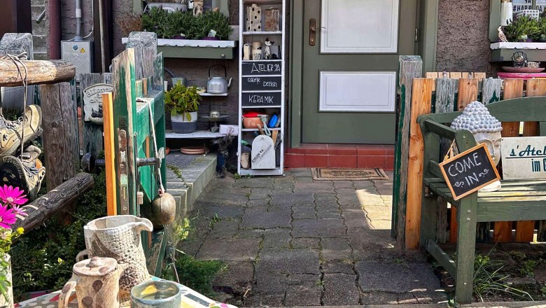 Atelier 9A, © : Susanne Jahrl Grafiken FreundInnenKreativ + AtelierAuszeit: Grafiken erstellt mit KI Atelier 9A, © : Susanne Jahrl Grafiken FreundInnenKreativ + AtelierAuszeit: Grafiken erstellt mit KI