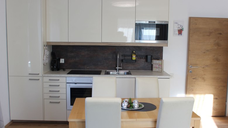 Engelsapartment - Küchenzeile mit Essbereich, © © HomeW4, Sonja Wiesinger Engelsapartment - Küchenzeile mit Essbereich, © © HomeW4, Sonja Wiesinger