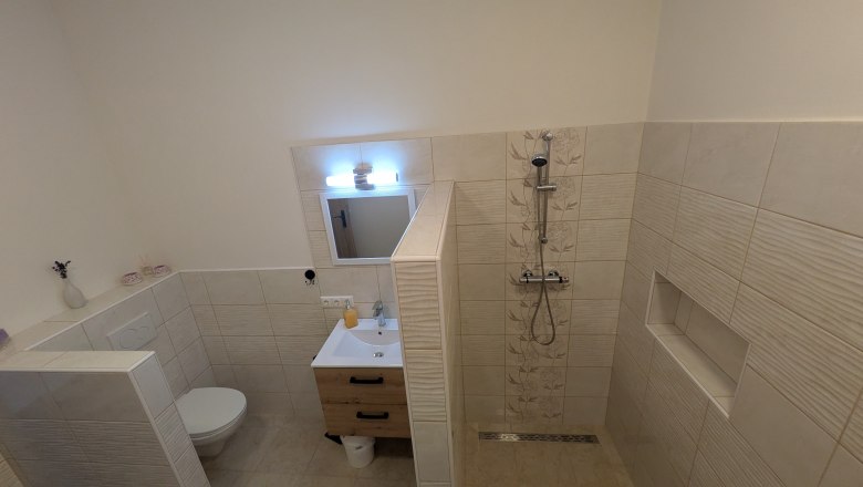 Zimmer 2B - Bad, © A.V. Heinrichs Zimmer 2B - Bad, © A.V. Heinrichs