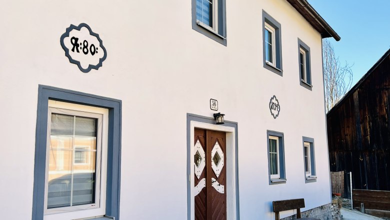 Hausfront, © v Hausfront, © v