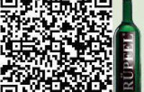 QR Code, © V-card-125 QR Ein QR-Code neben einer grünen Flasche mit der Aufschrift 'Rüpel'.