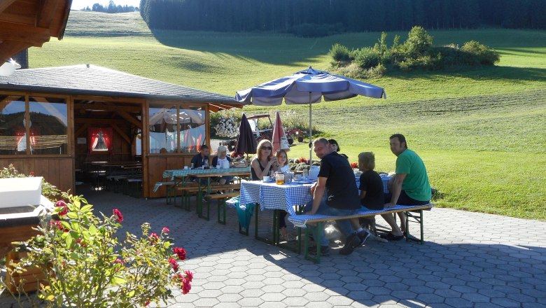 Frühstück auf der Sonnenterasse, © Familie Buber Frühstück auf der Sonnenterasse, © Familie Buber