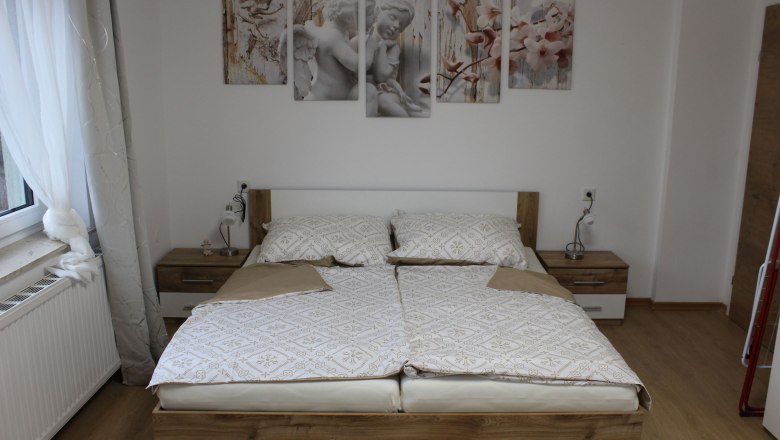 Engelsapartment - Schlafzimmer mit Doppelbett, © © HomeW4, Sonja Wiesinger Engelsapartment - Schlafzimmer mit Doppelbett, © © HomeW4, Sonja Wiesinger
