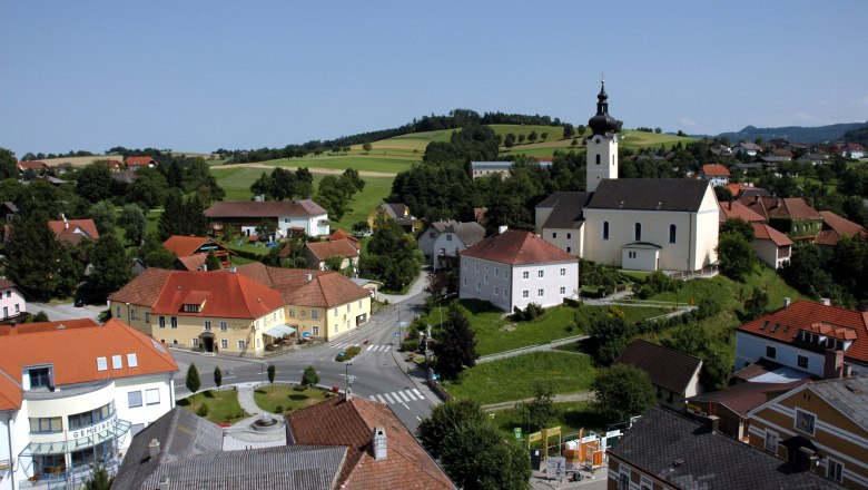 Marktgemeinde Oberndorf an der Melk, © Rötzer Gerhard Luftaufnahme von Oberndorf an der Melk mit Kirche und umliegenden Gebäuden.