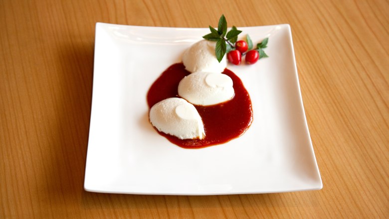 Dessert von der Hagebutte, © Gesund und Leben/Nadja Meister Dessert von der Hagebutte, © Gesund und Leben/Nadja Meister